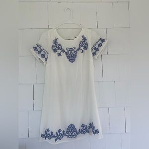 Lulus white t shirt dress with blue embroidered